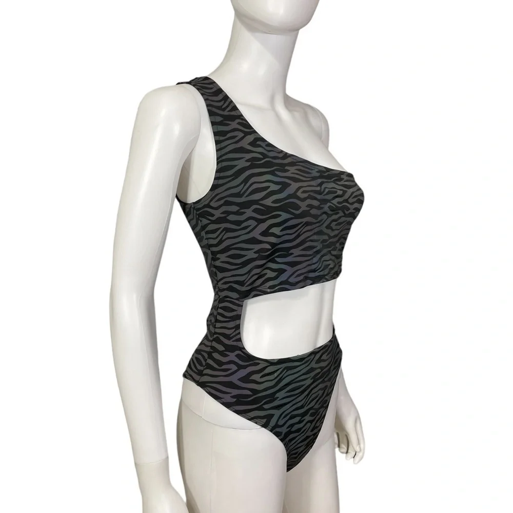 Gray Sexy Swimsuit Animal Print
New - Picture 5 of 7